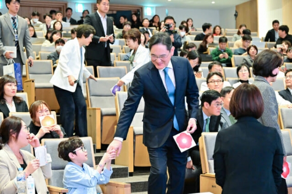 이재용·홍라희, '이건희 소아암·희귀질환 극복사업' 처음 참석...'삼성전자 위기론' 속 '동행철학' 실천