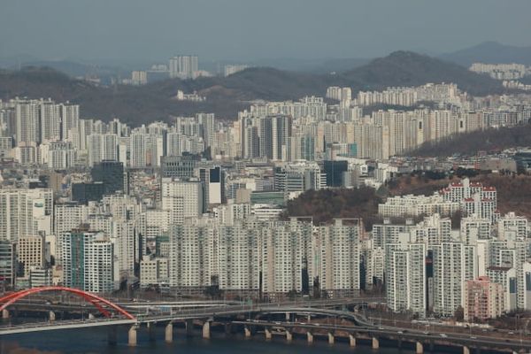 부동산 경매 매물, 11년만에 최고치... 속 타는 '대출금리 압박'