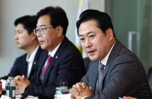 [위기의 한국경제] <b>정청래</b> 민주당 대표-<b>최태원</b> 대한상의 회장 만나 경제...