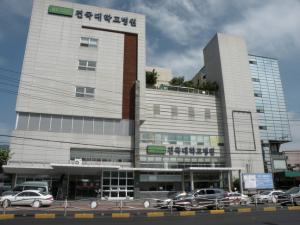 '최저임금도 못받는데' 건대충주병원 노사갈등 격화...원종필 총장 책임... - 뉴스 썸네일 이미지