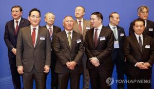 재계 총수들 베이징에 있었지만...기업별 성과는 '온도차', 신세계만 웃... - 뉴스 썸네일 이미지