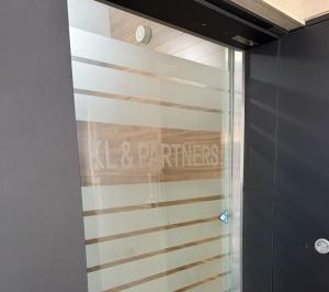 사모펀드 케이엘앤파트너스 운영 맘스터치, 17% 이익률에도 가격 인상에... - 뉴스 썸네일 이미지