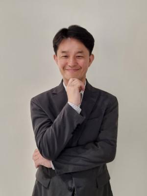 차관에서 '닥터 드래곤'으로...용호성 전 문체부 차관, AI 작곡으로 국제... - 뉴스 썸네일 이미지