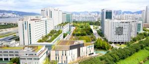 KT, 서울아산병원 손 잡고 'AI 병원' 구축 나선다…메디컬AX 선도